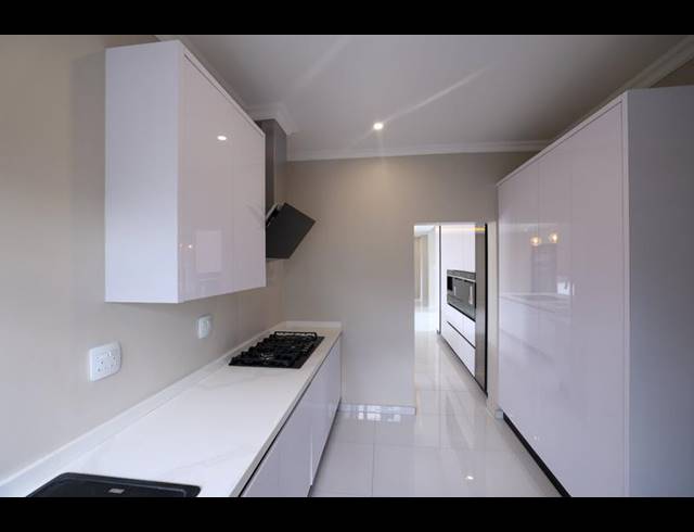 6 BEDROOM HOUSE FOR SALE IN SIX FOUNTAINS RESIDENTIAL ESTATE